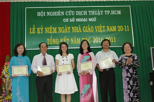 Hội nghiên cứu Dịch thuật TP. Hồ Chí Minh được trao bằng khen nhân ngày 20-11