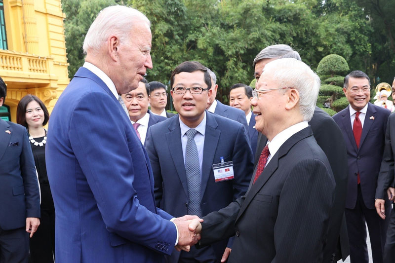 Dịch vụ phiên dịch hộ tống chuyên nghiệp, đáp ứng đa dạng nhu cầu 2 phiên dịch hộ tống đa dạng sự kiện
