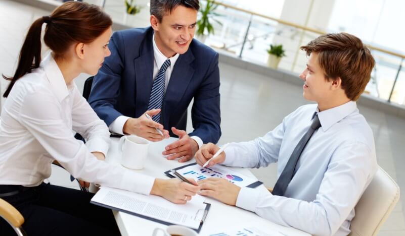 Top 6 điều cần biết về Phiên dịch nối tiếp - Consecutive interpreting 2 phiên dịch nối tiếp có sử dụng ghi chép phù hợp